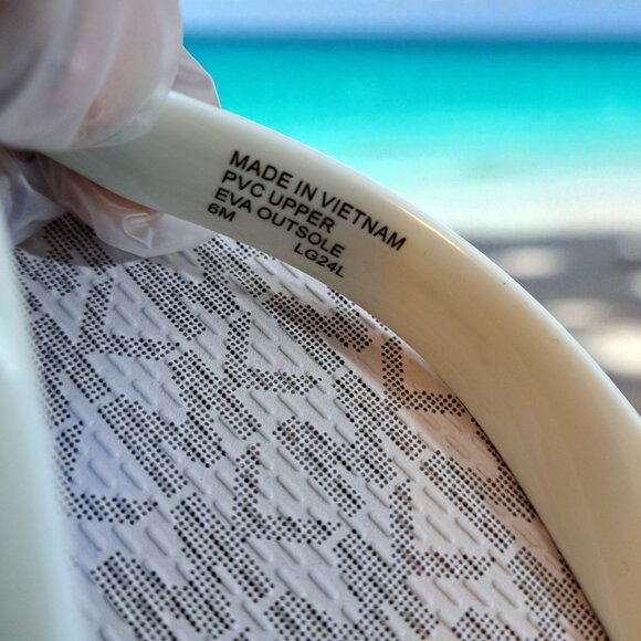 Michael Kors Women’s Cream and Gold Flip Flops Size 6M NWOT - Picture 8 of 10